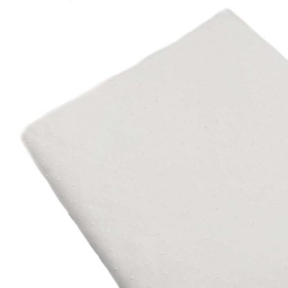 Tela de batista suiza bordada de plumeti en color blanco