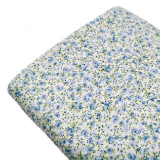 Tela piqué de canutillo con estampado flores tipo liberty en color azul celeste sobre fondo blanco