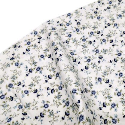 Tela viyela de algodón con estampado de flores en color azul