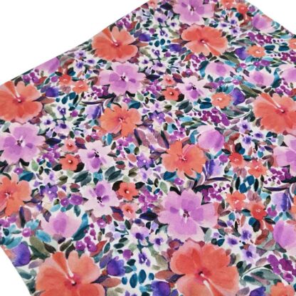 Tela de popelín con estampado de flores en tonos rosas y malvas