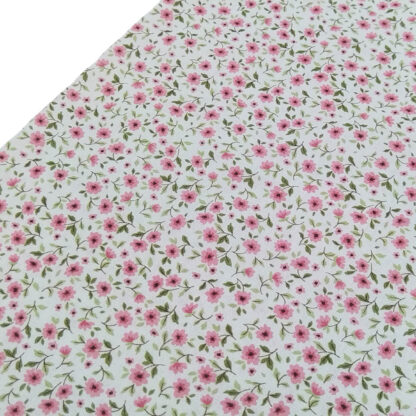 Tela de popelín con estampado de flores tipo liberty en color rosa empolvado