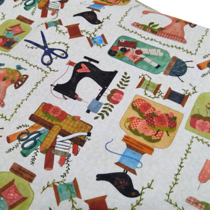 Tela Half Panamá con estampado de motivos costuriles