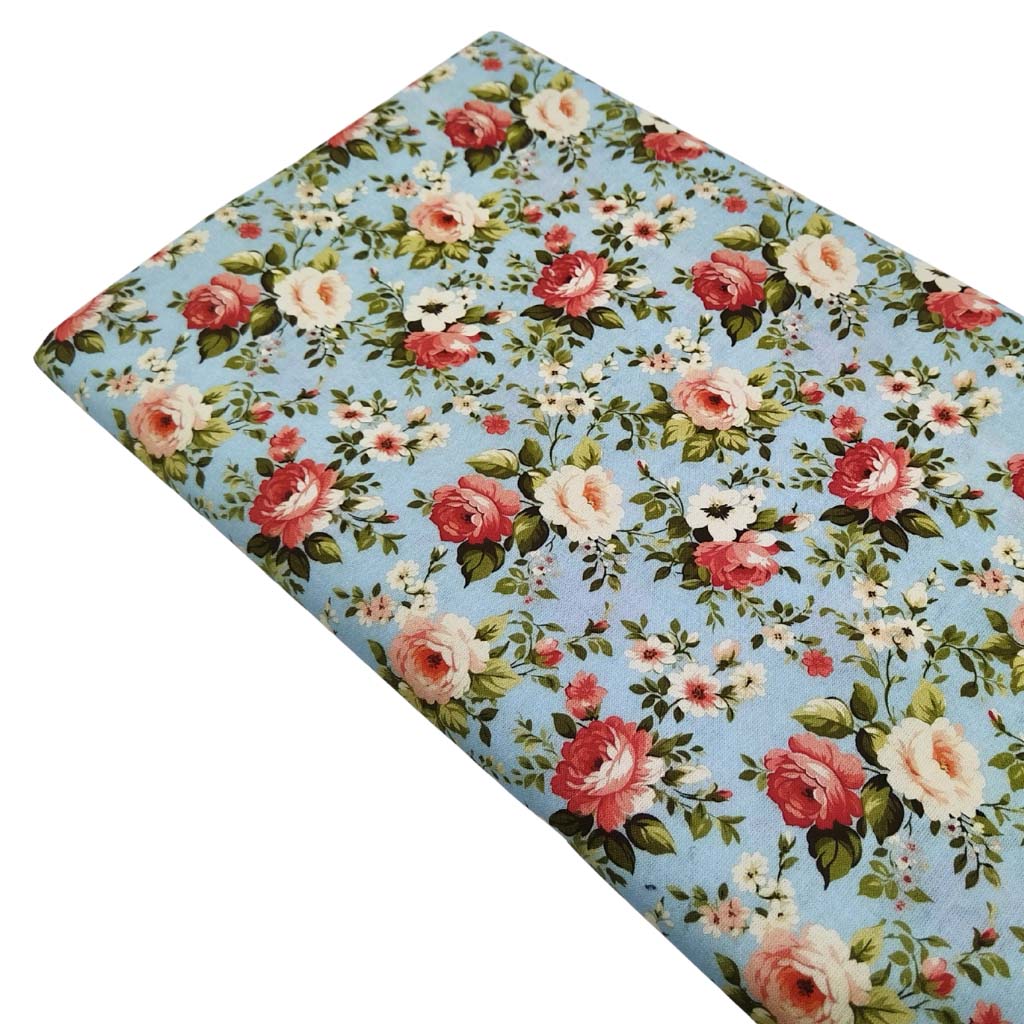 Tela de popelín con estampado de ramos de rosas de colores sobre fondo color agua