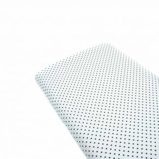Tela de popelín 100% algodón con estampado de topos negros pequeños sobre fondo color blanco diseñado by Poppy Europe