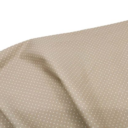Tela de popelín 100% algodón con estampado de topos blancos pequeños sobre fondo color beige diseñado by Poppy Europe