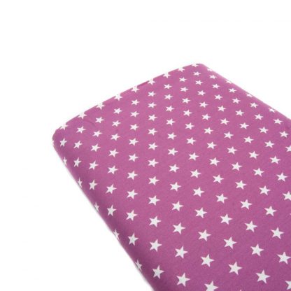 Tela de popelín 100% algodón con estampado de estrellas blancas pequeñas sobre fondo color ciruela diseñado by Poppy Europe