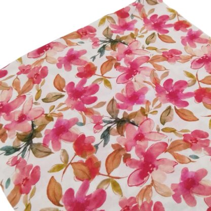 Tela 100% viscosa con estampado de flores de cuadro en tonos rosas