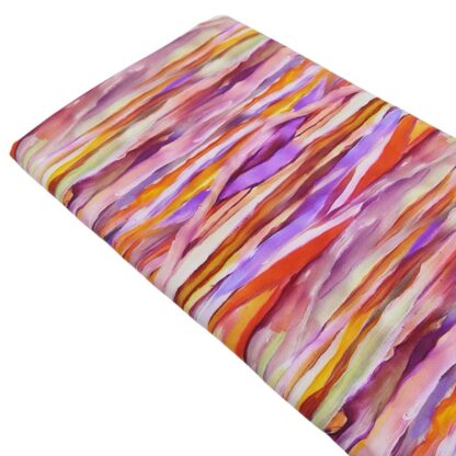 Tela de viscosa 100% con estampados tipo pinceladas de colores cálidos