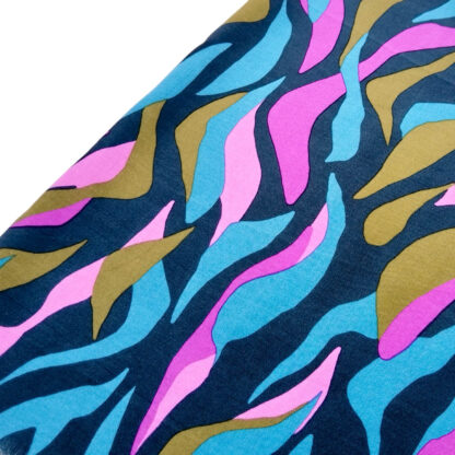 Tela de viscosa 100% con estampados tipo animal multicolor