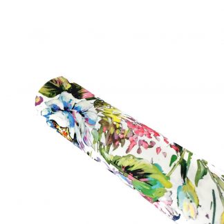 Tela crepé elástico con estampado de ramilletes de flores sobre fondo color blanco