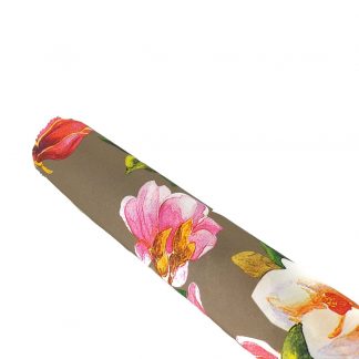 Tela de seda elástica con estampado de flores de colores sobre fondo color topo