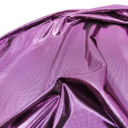 Tela laminada en color fucsia