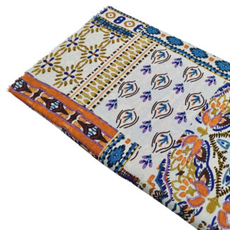 Tela de crep elástico con estampado tipo azulejos étnicos