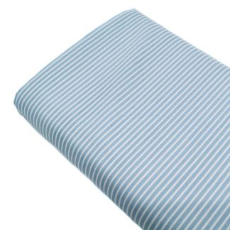 Tela de popelín 100% algodón con estampado de rayas azul celeste y blanca diseñada by Poppy Europe