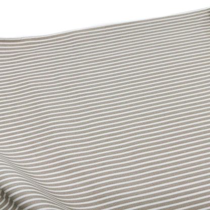 Tela de popelín 100% algodón con estampado de rayas beige y blanca diseñada by Poppy Europe