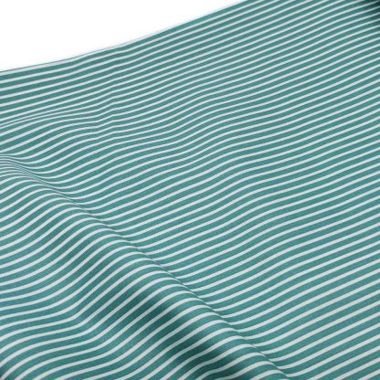 Tela de popelín 100% algodón con estampado de rayas verde agua y blanca diseñada by Poppy Europe