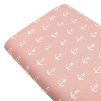 Tela de popelín 100% algodón con estampado de anclas blancas sobre fondo color rosa empolvado diseñado by Poppy Europe