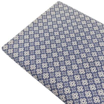 Tela popelín estampado mosaicos en color azul marino