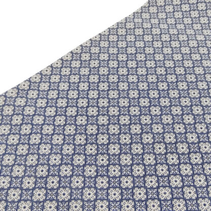 Tela popelín estampado mosaicos en color azul marino