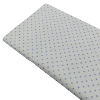 Tela de popelín estampado de estrellas azul empolvado sobre fondo color lino