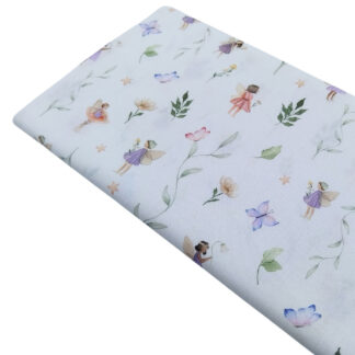 Tela de popelín con estampado de hadas encantadas, flores y mariposas