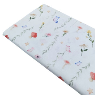 Tela de popelín con estampado de setas, flores y mariposas