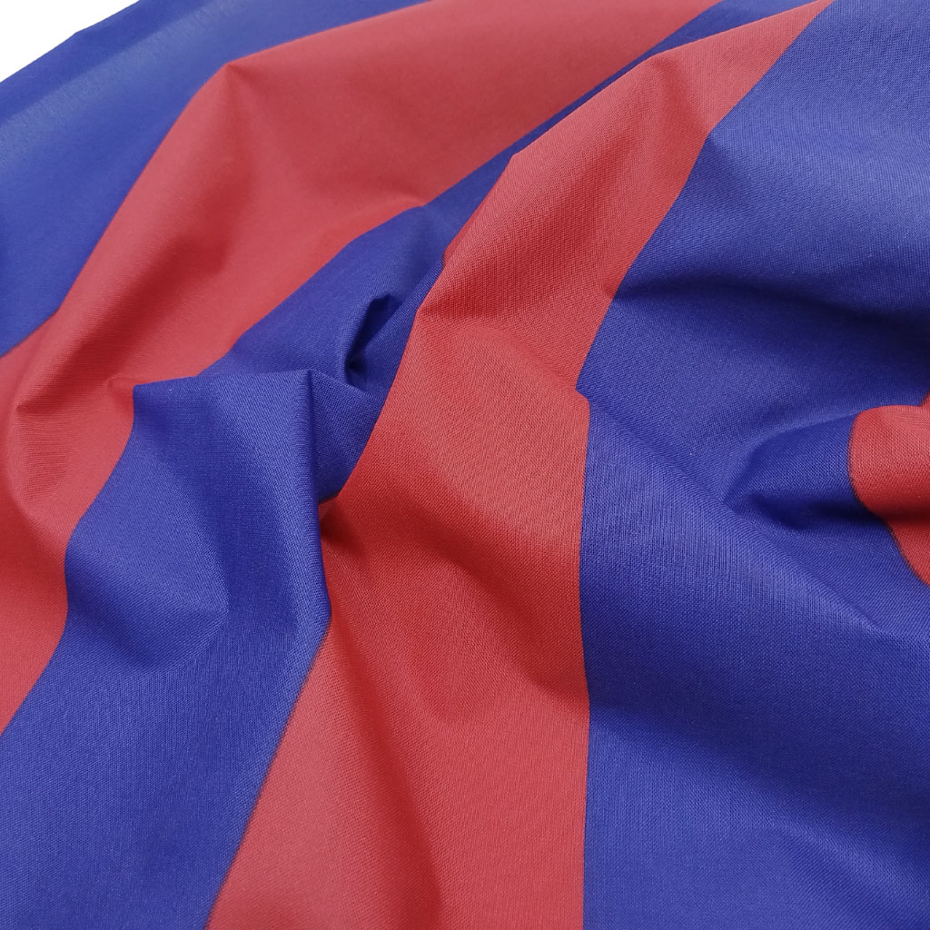 Tela de bandera de colores azul grana