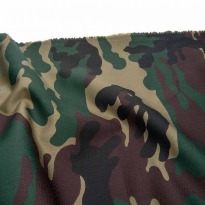 Tela de sarga con estampado de camuflaje militar clásico color verde selva