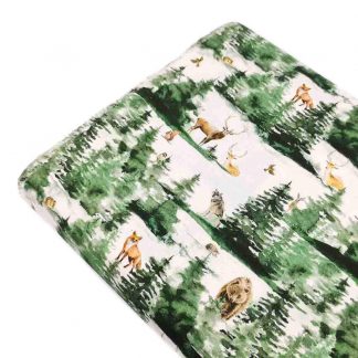 Tela popelín de algodón orgánico certificado GOTS con estampado de bosque nevado con animales salvajes