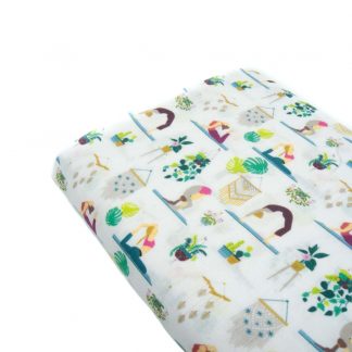 Tela de popelín estampado con dibujos de posturas de yoga sobre fondo blanco en algodón orgánico certificado GOTS