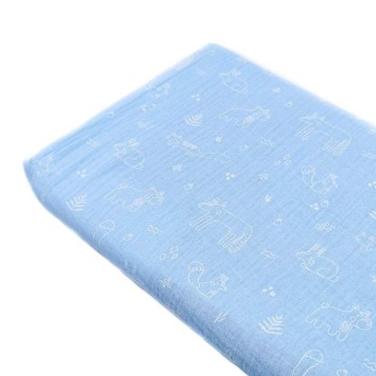 Tela doble gasa muselina de algodón estampada con animalitos sobre fondo en color azul bebé