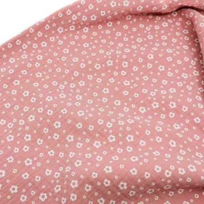 Tela doble gasa muselina de algodón estampada con flores sobre fondo en color rosa palo