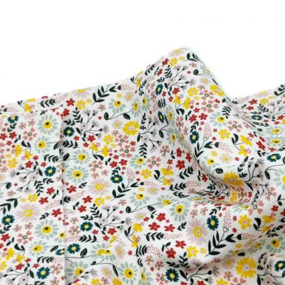 Tela de popelín de algodón orgánico estampado con flores de colores tipo liberty