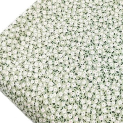 Tela viyela de algodón orgánico GOTS con estampado de flores tipo liberty blancas sobre fondo verde jade