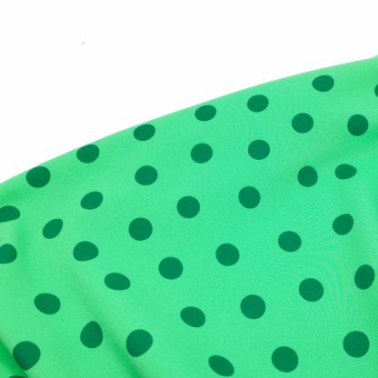 Tela bielástica especial para coser trajes de flamenca con estampado de lunares de 15 milímetros en color verde botella sobre fondo color verde lima