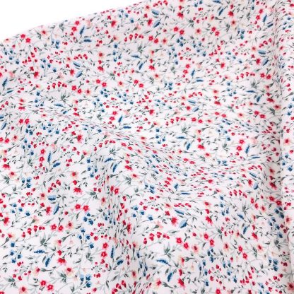 Tela de popelín 100% algodón con estampado de flores tipo liberty en tonos rosa y azul