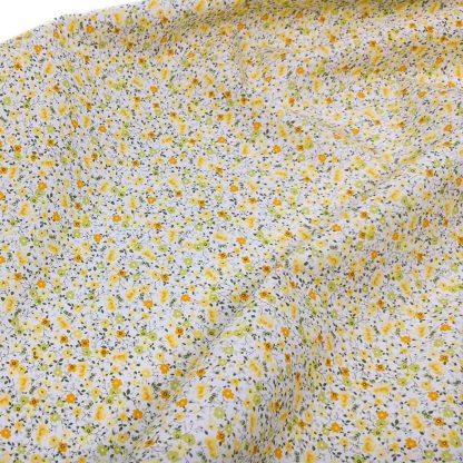 Tela de popelín 100% algodón con estampado de flores tipo liberty en tono amarillo