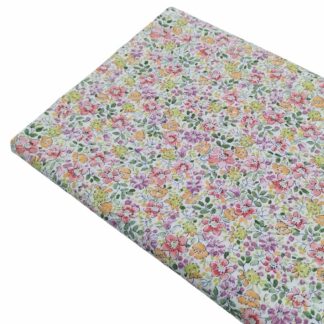 Tela de popelín con estampado de flores serie Campito en tonos coral