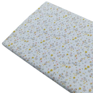 Tela de popelín con estampado de flores y patos serie Piquito en tonos amarillos