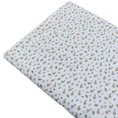 Tela de popelín con estampado de patitos en tonos beiges