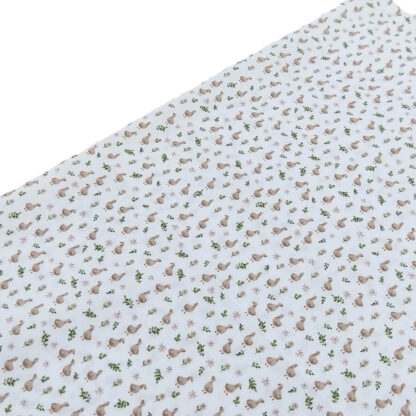 Tela de popelín con estampado de patitos en tonos beiges