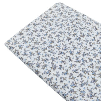 Tela de viyela estampada con flores tipo liberty en tono azul empolvado