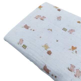 Tela doble gasa muselina con estampado de animalitos de corral en tonos rosas