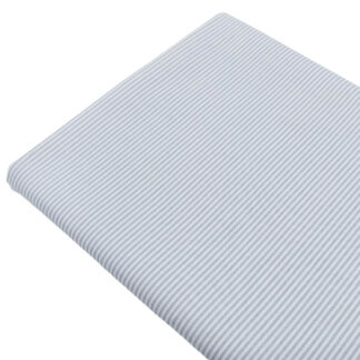 Tela de popelín con estampado de rayas de color gris plata