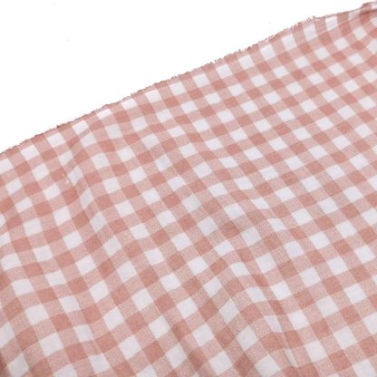 Tela doble gasa muselina de algodón orgánico GOTS estampada con cuadros vichy en color rosa empolvado