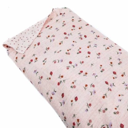 Tela doble gasa muselina de algodón orgánico GOTS con estampado a doble cara de topos y flores en tono rosa