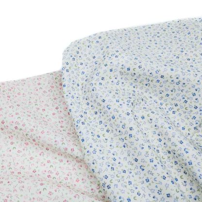 Telas de batista en algodón orgánico con estampado de flores tipo liberty en tonos azul y rosa