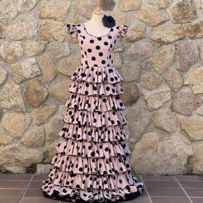 Patrón impreso en papel de vestido flamenco de mujer con nueve volantes